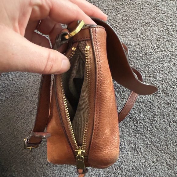 Fossil Tan Leather Crossbody Bag - Picture 9 of 10